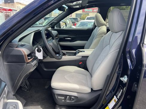 Used 2026 Toyota Grand Highlander AWD Hybrid image 9