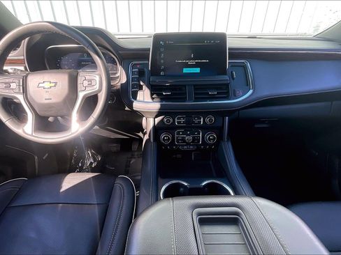 Used 2023 Chevrolet Suburban Premier image 19