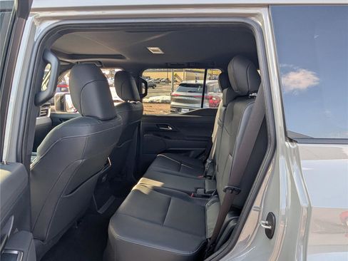 Used 2024 Lexus GX 550 w/ Accessory Package (Z1) image 16