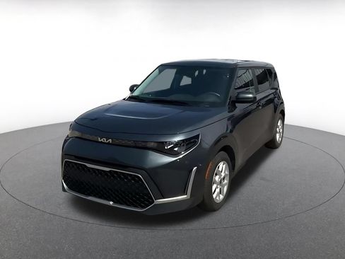 Used 2025 Kia Soul LX w/ LX Technology Package FWD image 7