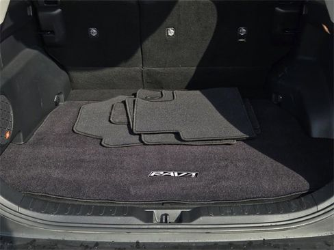 Used 2019 Toyota RAV4 Limited image 10