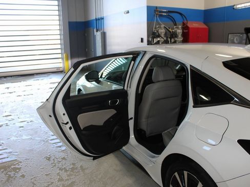 Used 2024 Honda Civic EX-L image 18