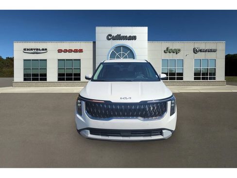 Used 2025 Kia Carnival FWD image 8