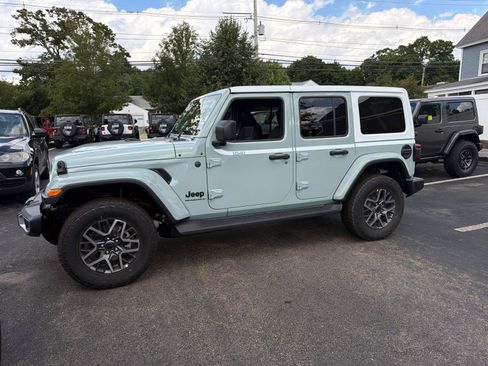 New 2026 Jeep Wrangler Unlimited Sahara w/ Whitecap Package AWD/4WD image 4