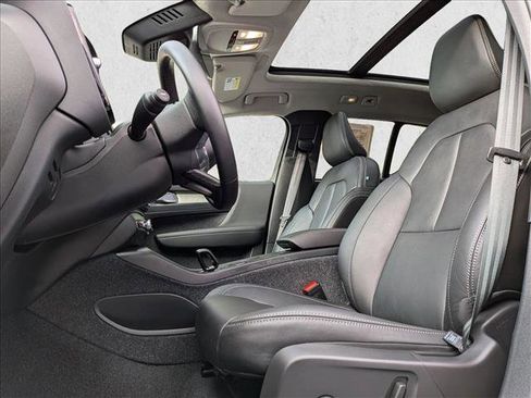 New 2025 Volvo XC40 B5 Core w/ Protection Package Premier image 4