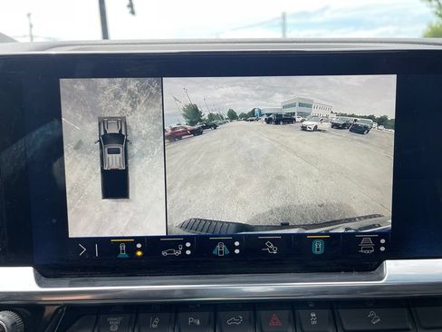 Used 2024 Chevrolet Silverado 2500 High Country w/ Technology Package AWD/4WD image 9