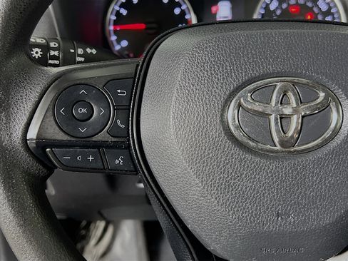 Used 2021 Toyota RAV4 XLE image 19