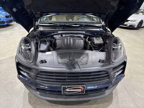 Used 2021 Porsche Macan w/ Premium Package image 18