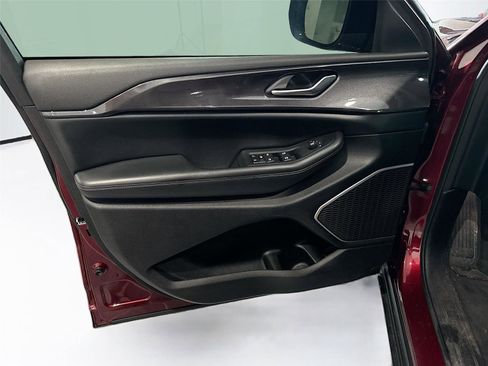 Used 2022 Jeep Grand Cherokee L Laredo image 9