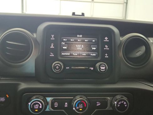 Used 2018 Jeep Wrangler Unlimited Sport AWD/4WD image 27