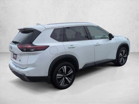 Used 2024 Nissan Rogue SL FWD image 5