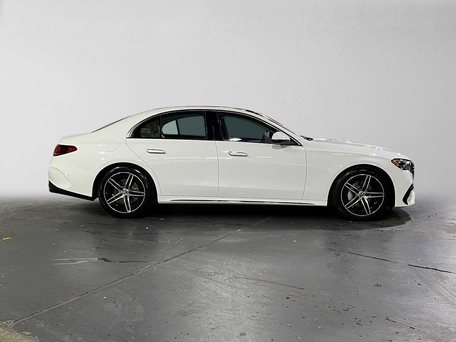 Used 2025 Mercedes-Benz E 350 Sedan image 2