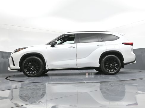 Used 2023 Toyota Highlander L image 18
