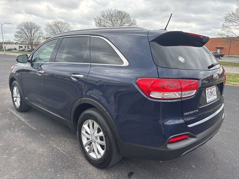 Used 2017 Kia Sorento LX image 7