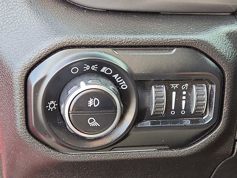 Certified 2020 Jeep Gladiator Overland image 25