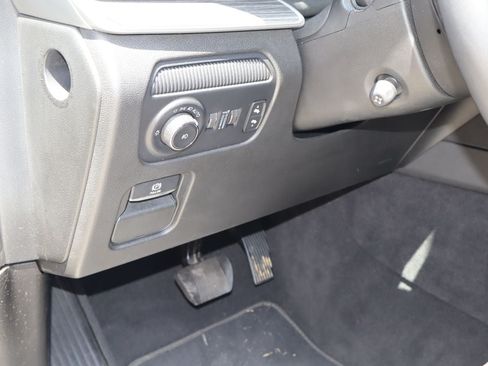 Used 2024 Jeep Wagoneer L Series II RWD image 26