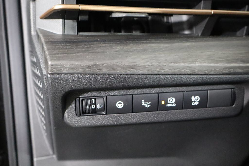 Used 2024 Nissan Ariya AWD image 23