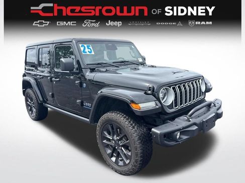 Used 2025 Jeep Wrangler Unlimited Sahara AWD/4WD image 7