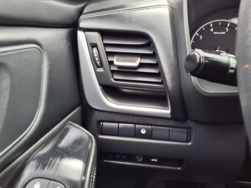Used 2024 Nissan Rogue SV AWD/4WD image 17