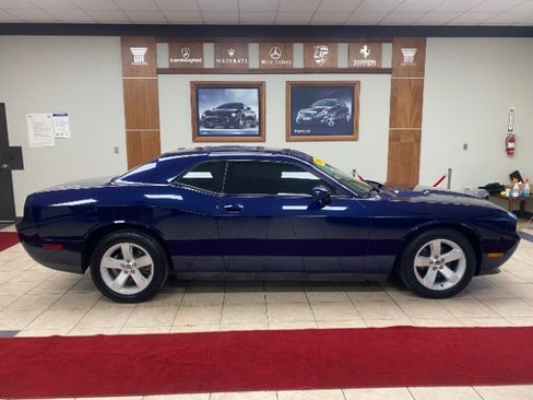 Used 2014 Dodge Challenger SXT image 6