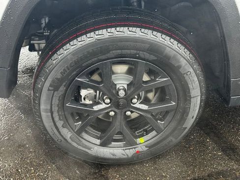 New 2025 Jeep Grand Cherokee 4WD image 12