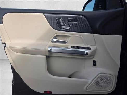 Used 2020 Mercedes-Benz GLB 250 image 11