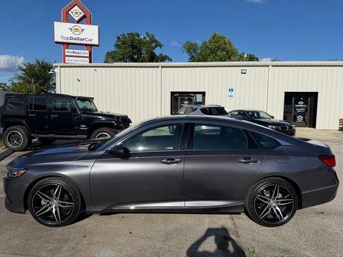 Used 2022 Honda Accord Touring image 2