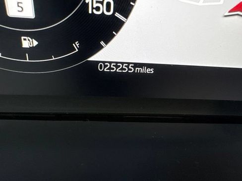 Used 2025 Land Rover Discovery S AWD/4WD image 7