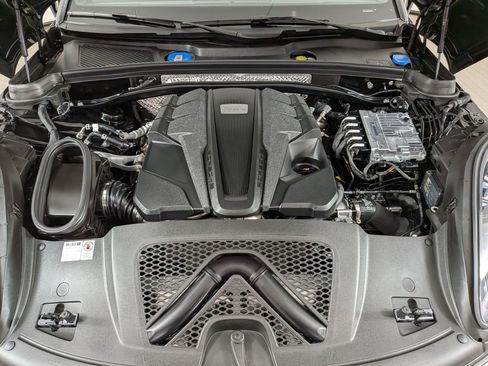Certified 2024 Porsche Macan S AWD/4WD image 26