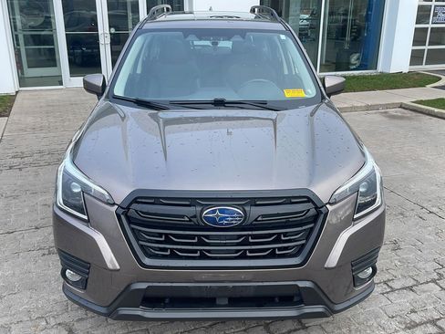 Used 2023 Subaru Forester Premium image 2