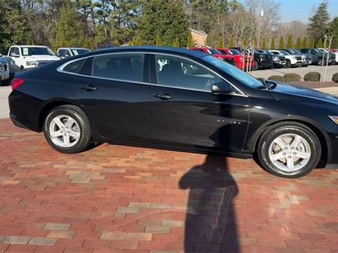 Used 2023 Chevrolet Malibu LS image 4