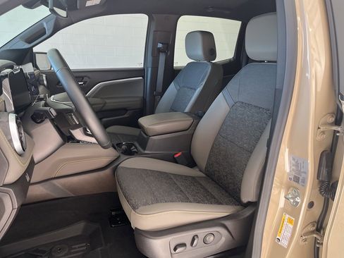 Used 2024 Chevrolet Colorado ZR2 w/ Technology Package image 16