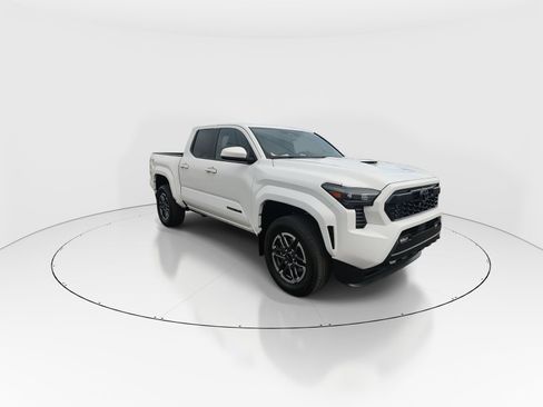 Used 2024 Toyota Tacoma TRD Sport image 2