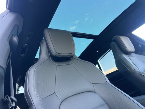 Certified 2025 Porsche Macan Electric RWD image 19