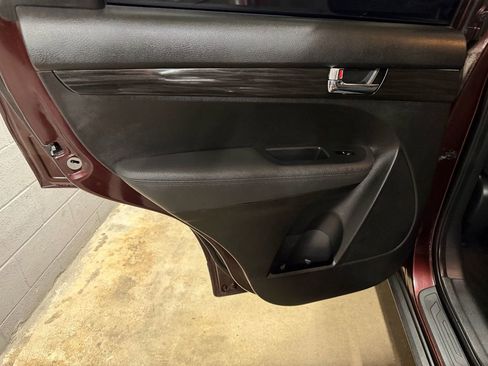 Used 2012 Kia Sorento FWD image 19