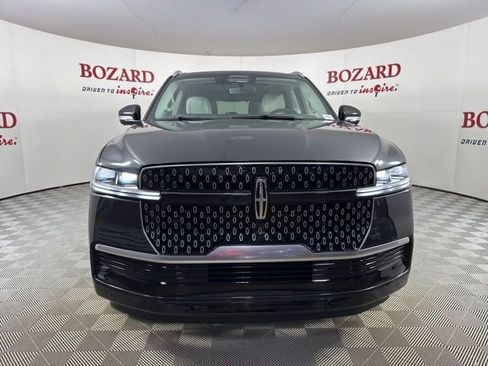 New 2025 Lincoln Navigator Reserve image 2
