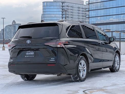 Used 2023 Toyota Sienna XLE w/ XLE Plus Package image 7
