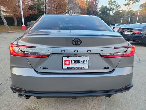 Used 2025 Toyota Camry SE image 4