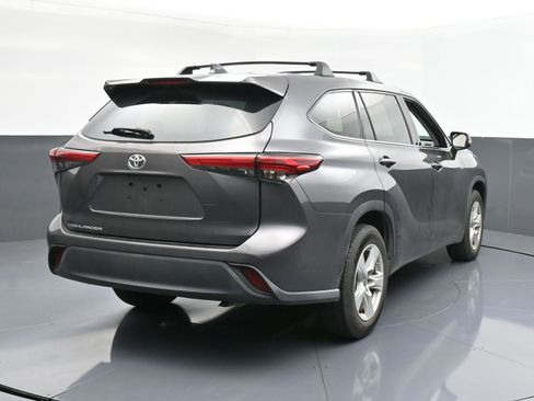 Used 2021 Toyota Highlander L image 8