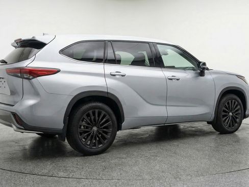 Used 2025 Toyota Highlander XSE AWD/4WD image 9