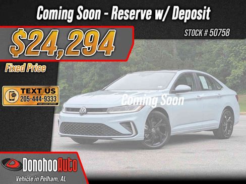 Used 2025 Volkswagen Jetta SE w/ Sunroof Package FWD image 1
