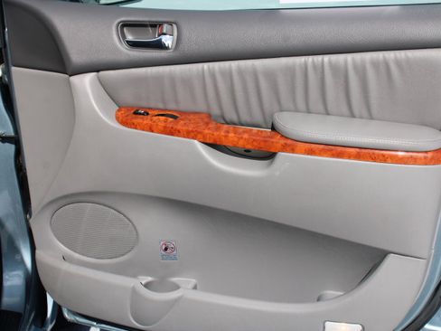 Used 2009 Toyota Sienna XLE image 18