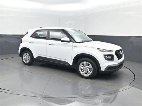 Used 2022 Hyundai Venue SE image 33