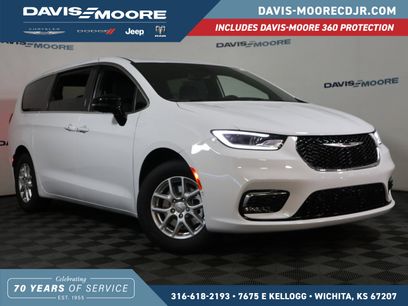 New 2025 Chrysler Pacifica Select