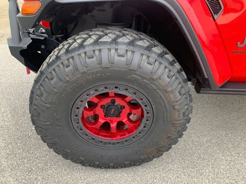 Used 2024 Jeep Wrangler Unlimited Rubicon AWD/4WD image 2