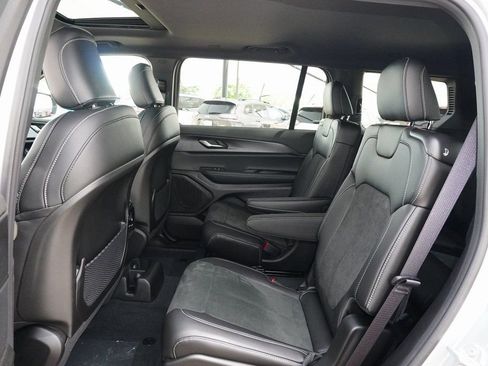 New 2025 Jeep Grand Cherokee L Altitude AWD/4WD image 12