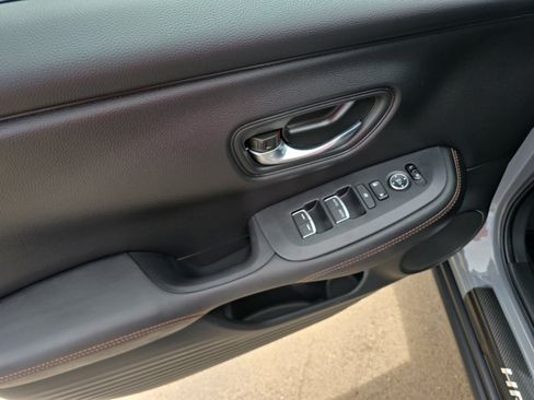 Used 2025 Honda HR-V Sport image 11