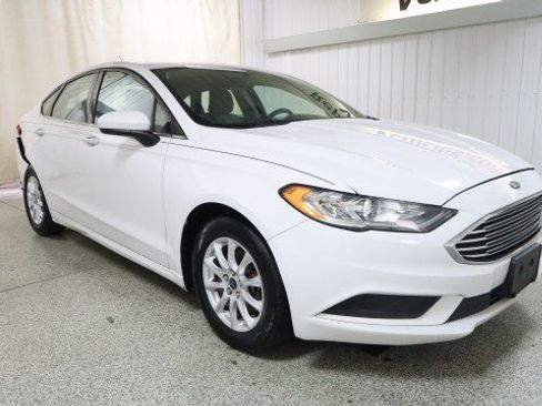 Used 2017 Ford Fusion S FWD image 5