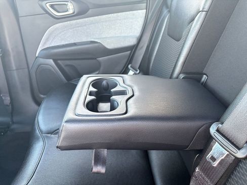 Used 2024 Jeep Compass Latitude image 9