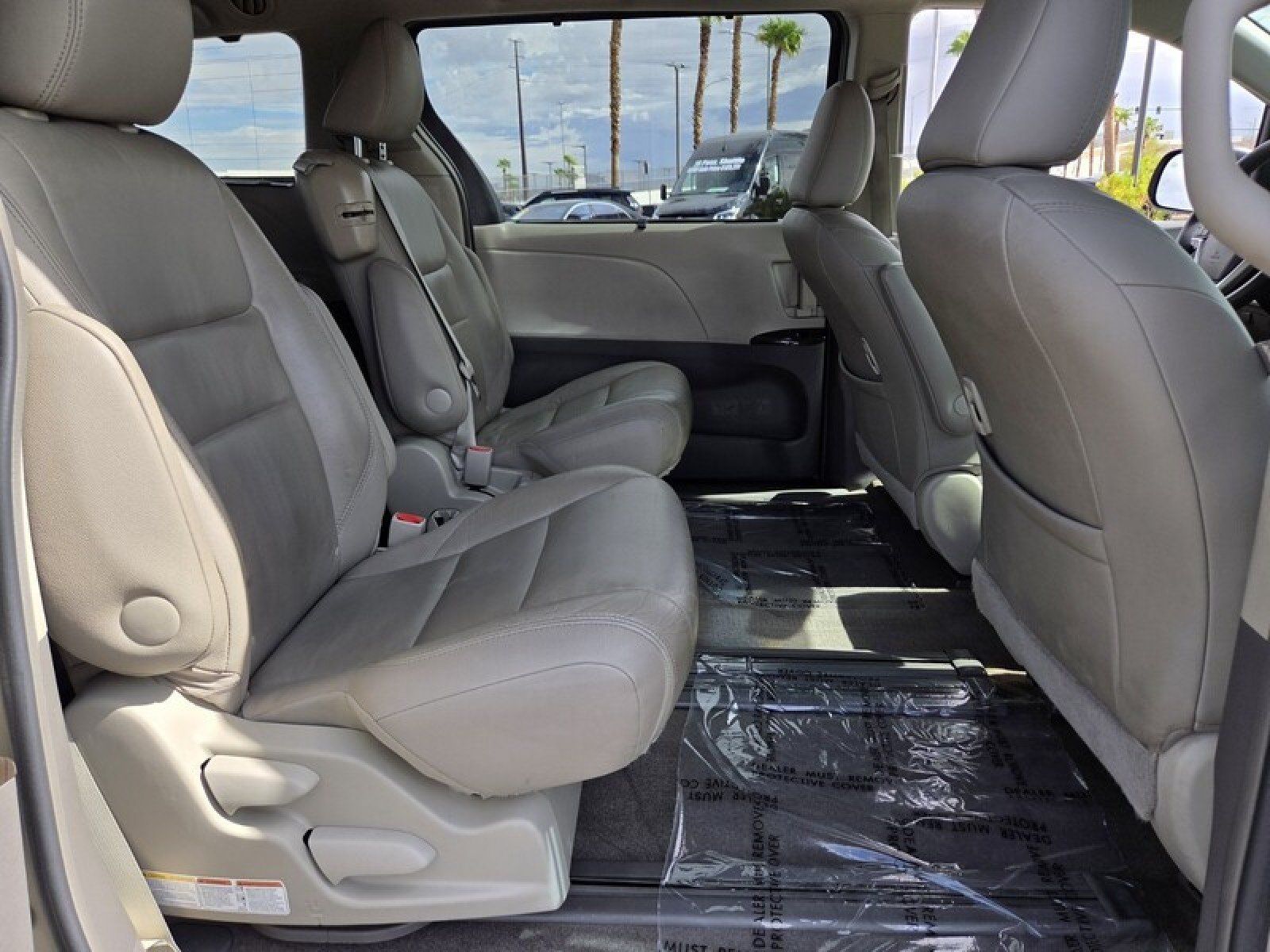 Used 2017 Toyota Sienna XLE Premium FWD image 19